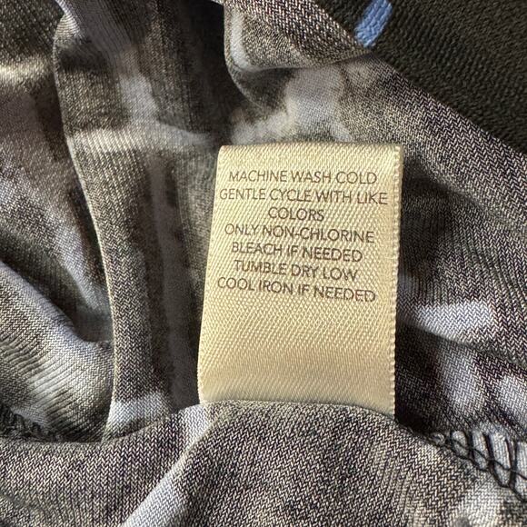 Christopher & Banks Large Top Geometric Stretch Short Ruffled Sleeve Round Neck - Picture 9 of 9